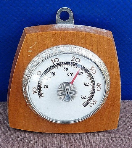 Kleines thermometer auf - thermometer,
